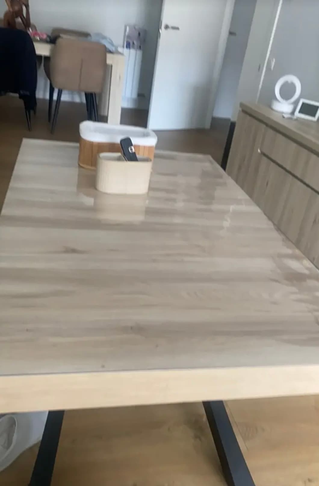 Verre souple ajusté à la forme de la table — photo d'un client
