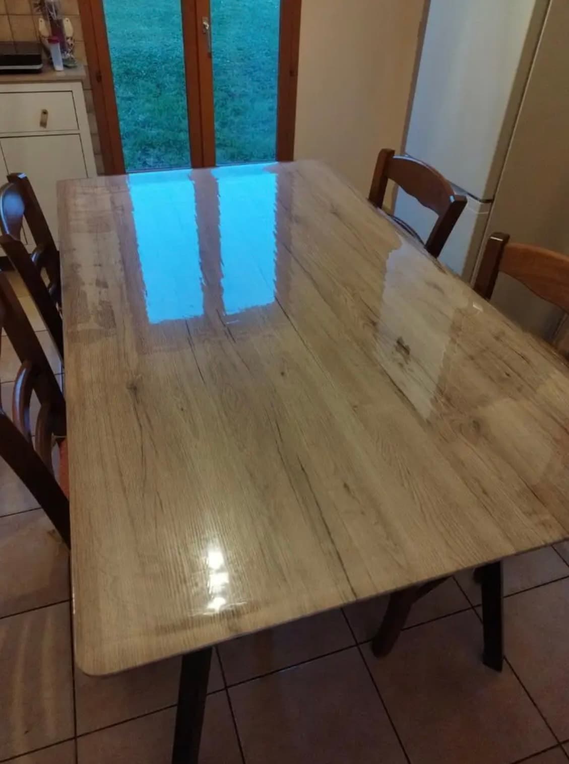 Verre souple sur un plateau — photo envoyée par un client