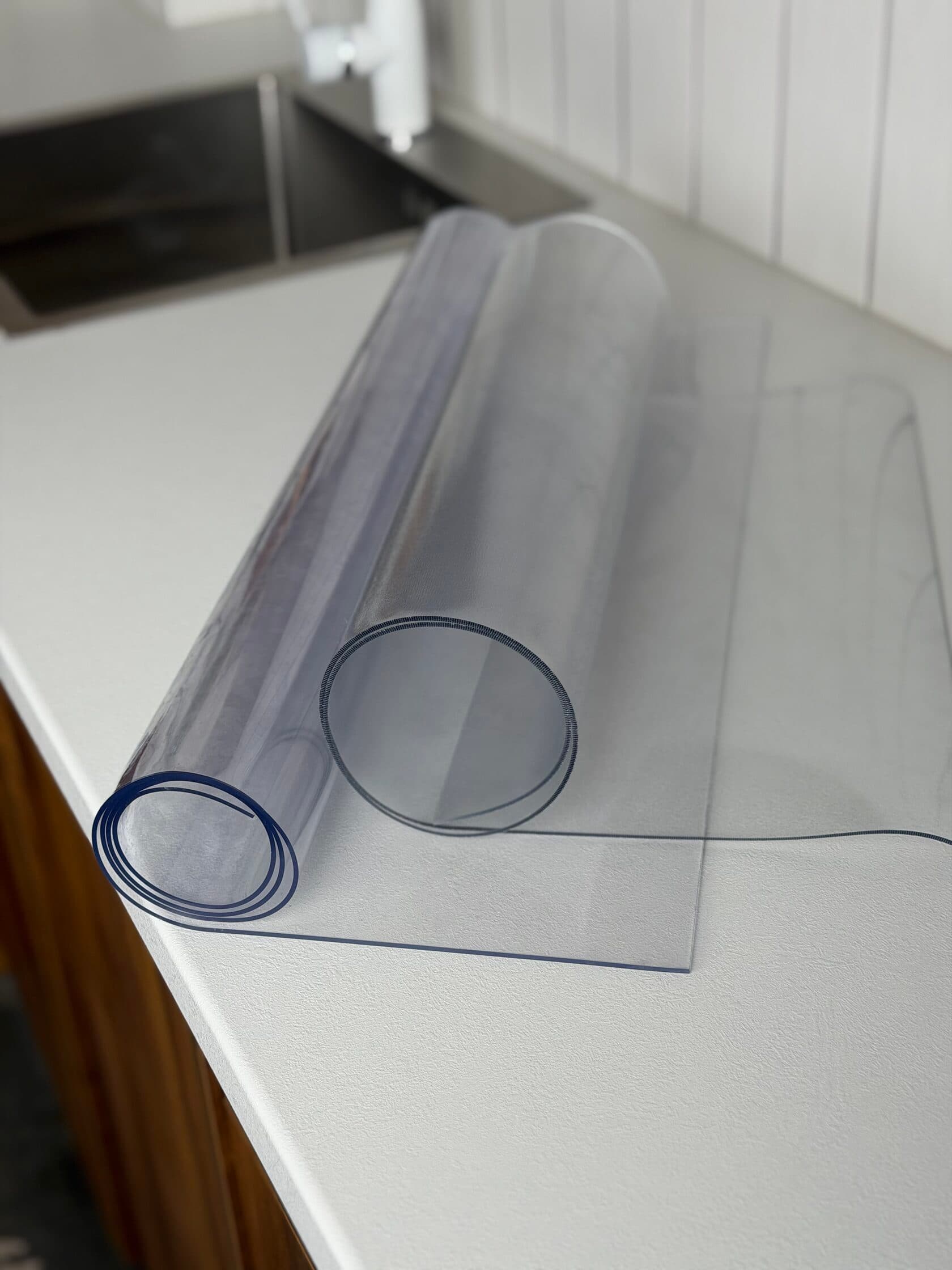 Différence entre le verre souple brillant et mat Différence entre le verre souple brillant et mat — comparaison