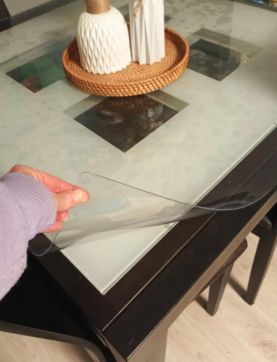 Weiches Glas auf dem festlich gedeckten Tisch — Foto eines Kunden